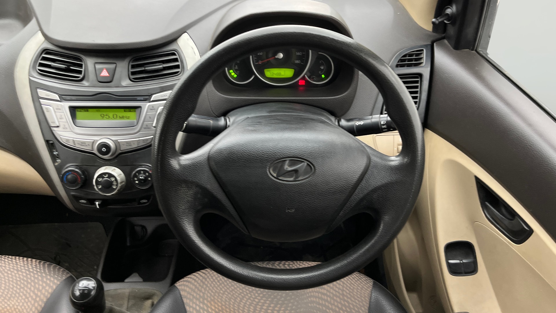 View 2016 Hyundai EON Magna Plus Image 20 Used 2016 Hyundai EON Magna Plus Image 20