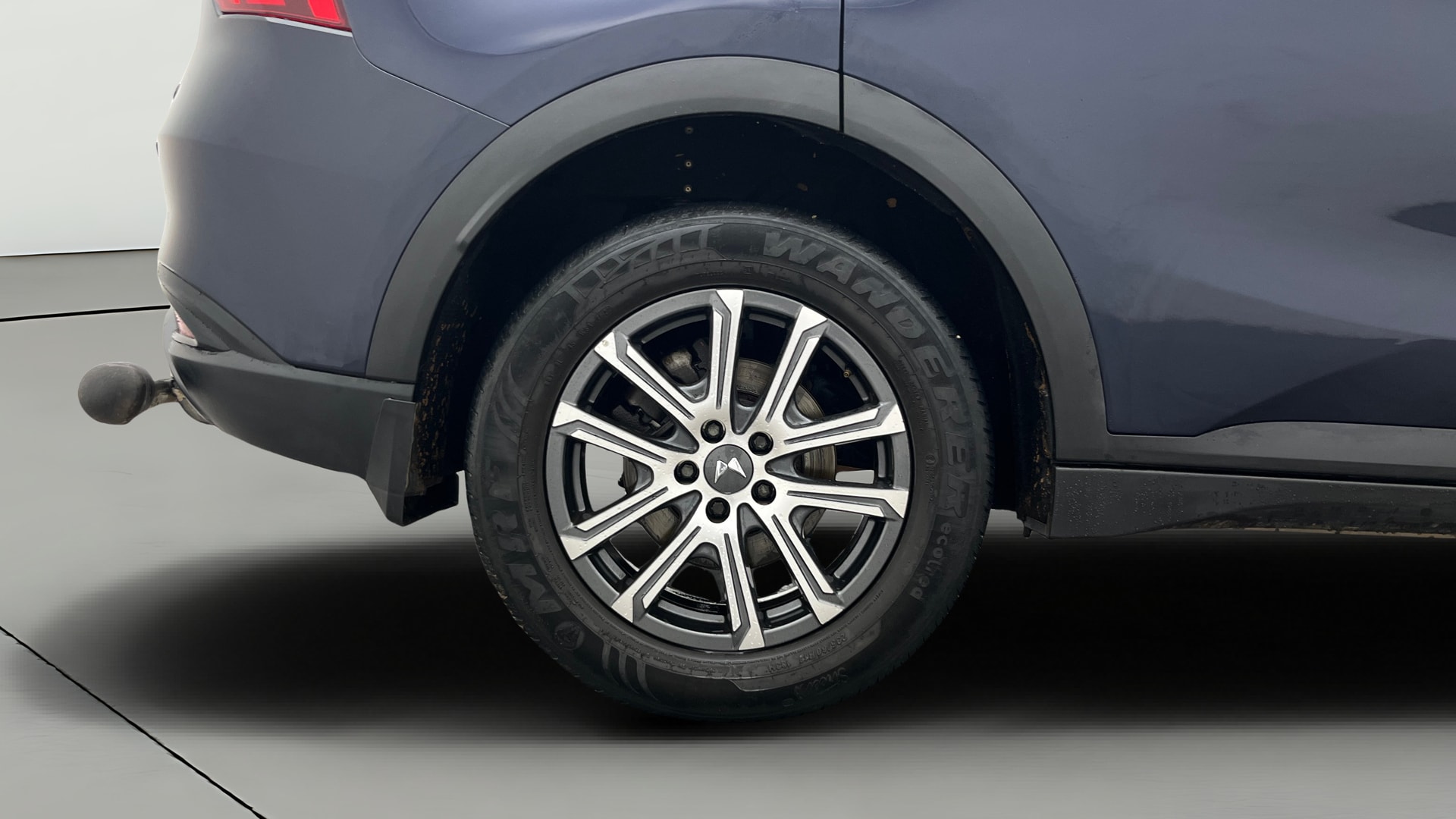 View 2022 Mahindra XUV700 MX Petrol 5 STR Image 35 Used 2022 Mahindra XUV700 MX Petrol 5 STR Image 35