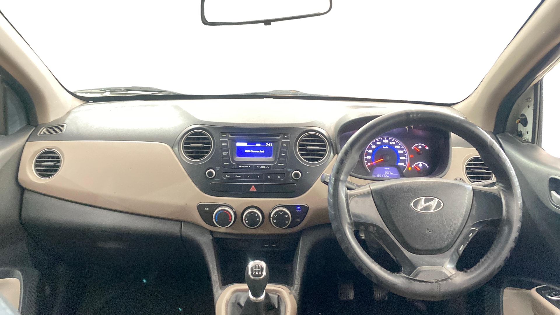 View 2015 Hyundai Grand i10 Sportz 1.2 Kappa Image 15 Used 2015 Hyundai Grand i10 Sportz 1.2 Kappa Image 15