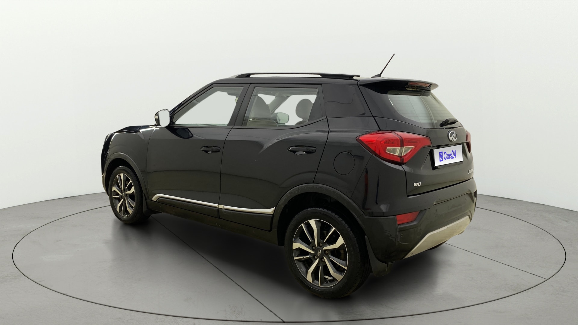 View 2019 Mahindra XUV300 W4 Petrol BS IV Image 2 Used 2019 Mahindra XUV300 W4 Petrol BS IV Image 2