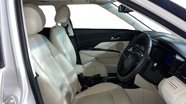View Mahindra XUV 3XO Image 18 Used Mahindra XUV 3XO Image 18