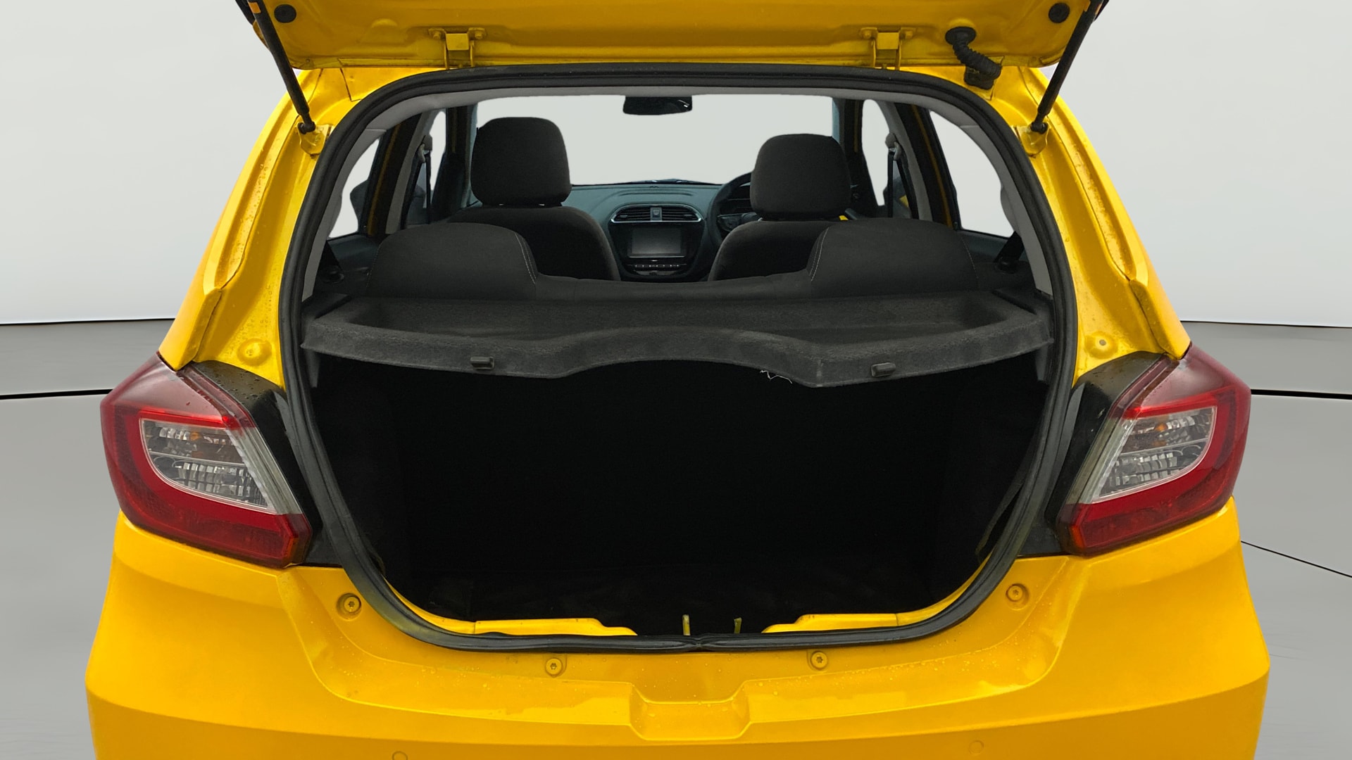View 2020 Tata Tiago Revotorq XB Image 37 Used 2020 Tata Tiago Revotorq XB Image 37