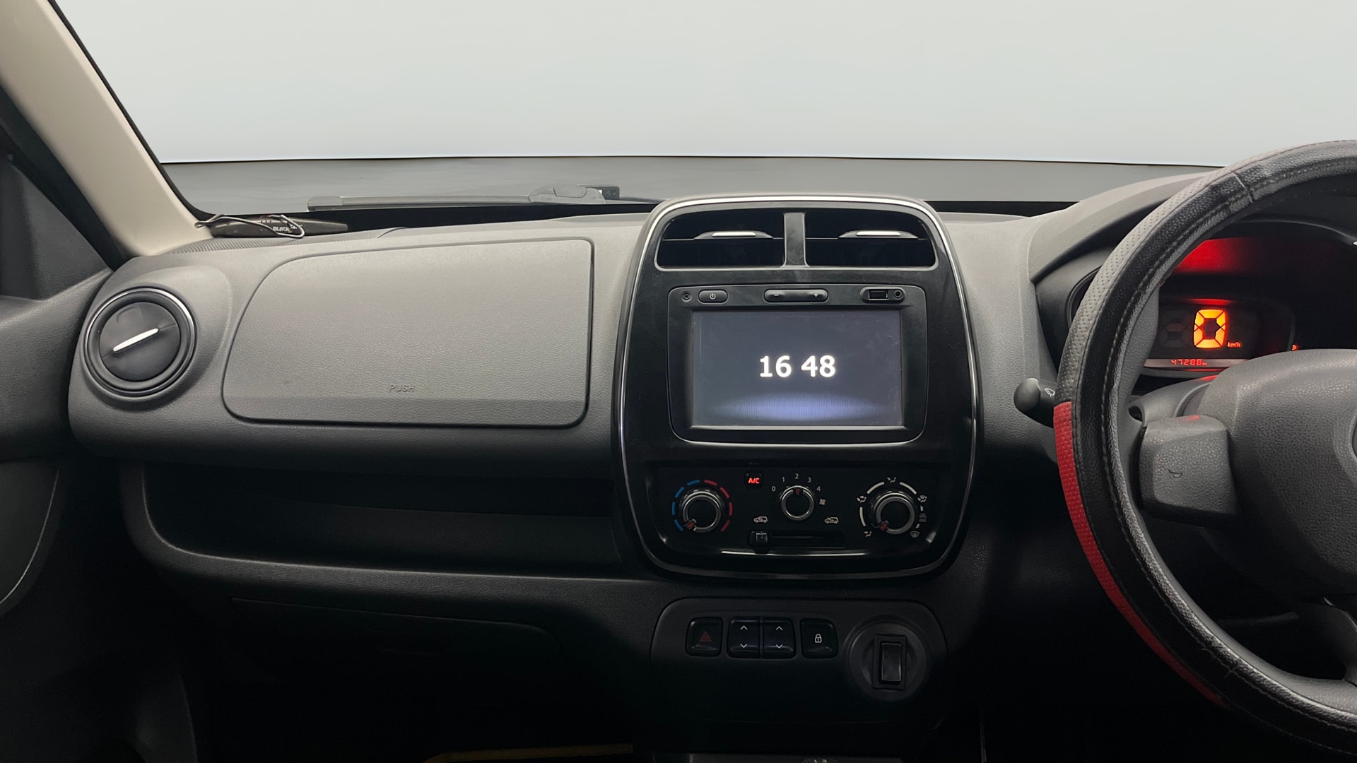 View 2016 Renault Kwid RXT 1.0 Image 17 Used 2016 Renault Kwid RXT 1.0 Image 17