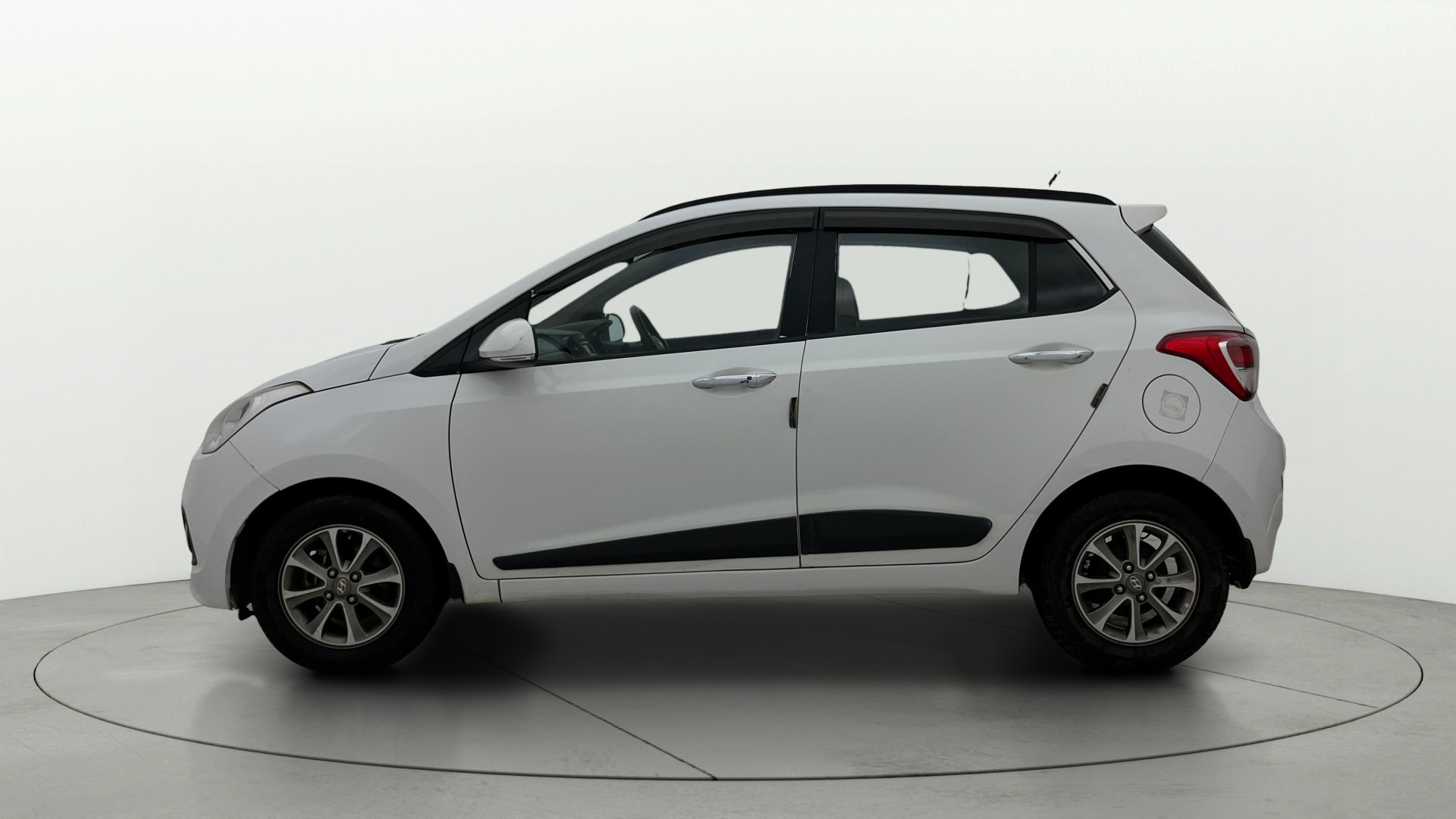 View 2014 Hyundai Grand i10 1.1 Asta Diesel Image 5 Used 2014 Hyundai Grand i10 1.1 Asta Diesel Image 5