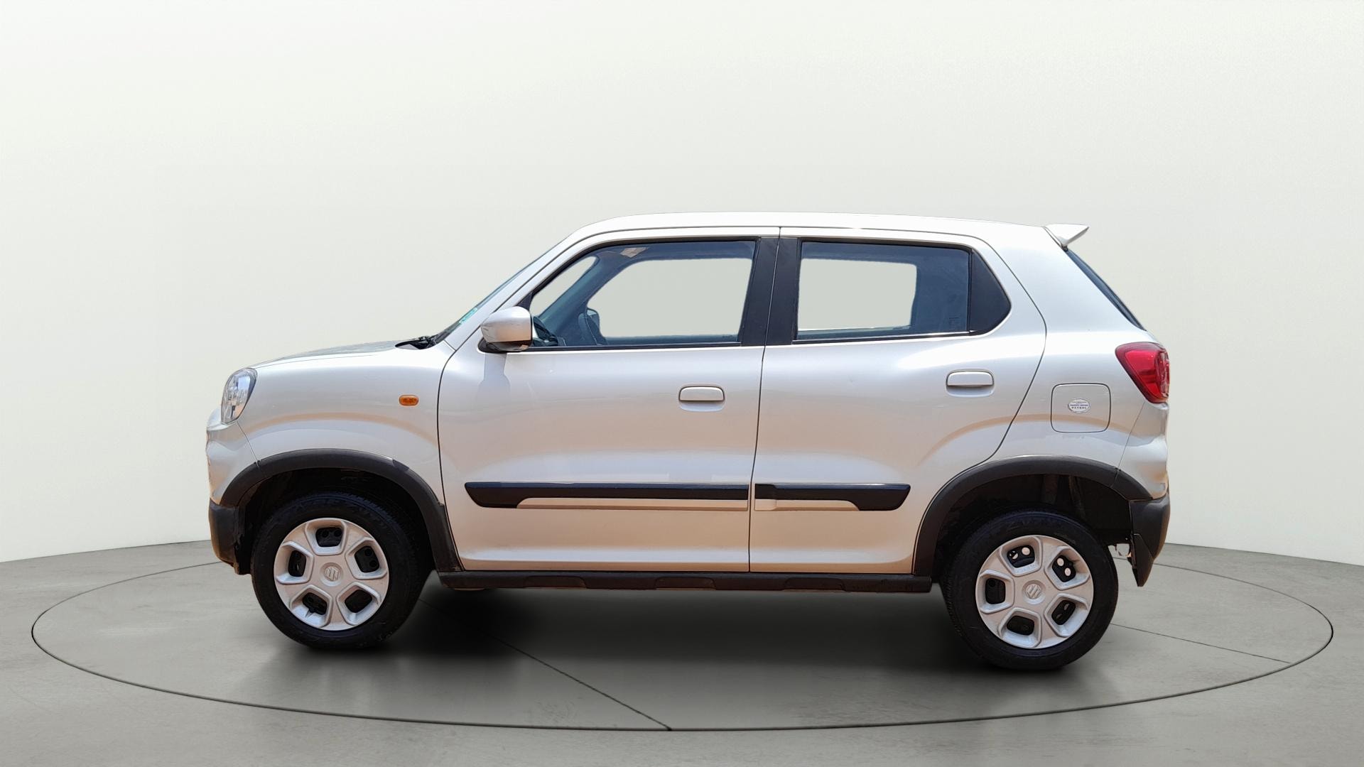 View 2020 Maruti Suzuki 1000 Base Variant Image 5 Used 2020 Maruti Suzuki 1000 Base Variant Image 5