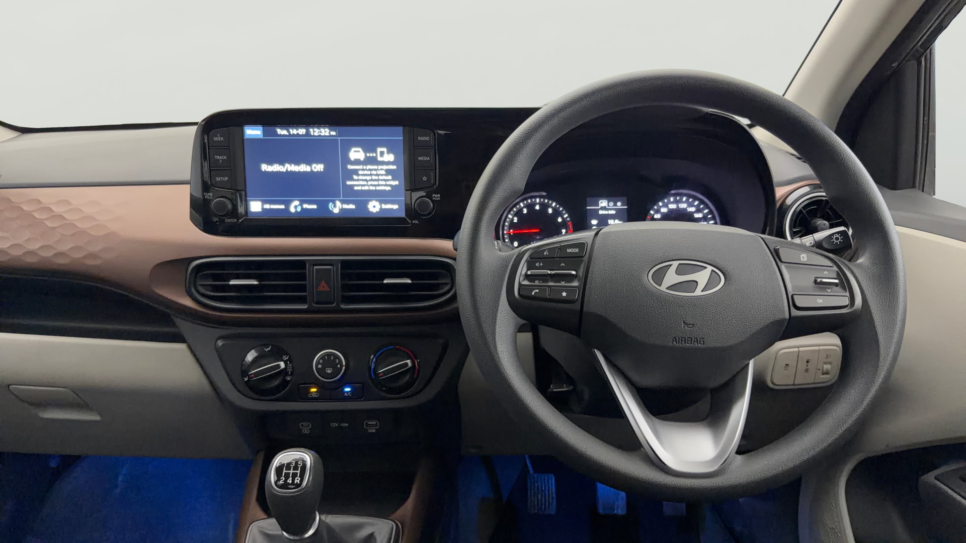 View 2025 Hyundai Aura SX MT CNG Image 20 Used 2025 Hyundai Aura SX MT CNG Image 20