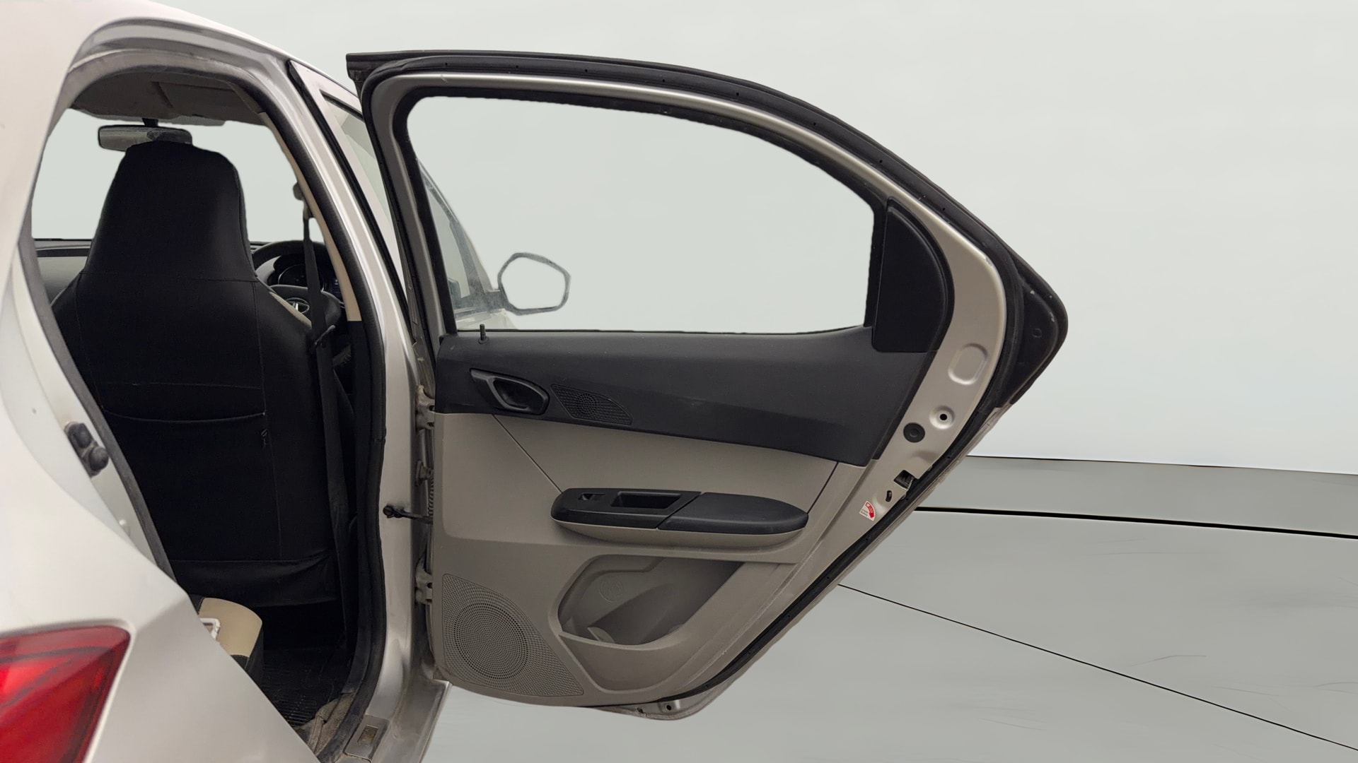 View 2019 Tata Tiago Revotorq XB Image 7 Used 2019 Tata Tiago Revotorq XB Image 7
