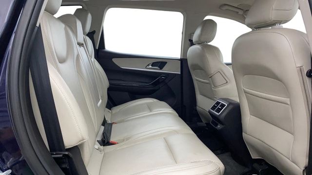 View Mahindra XUV700 Image 38 Used Mahindra XUV700 Image 38