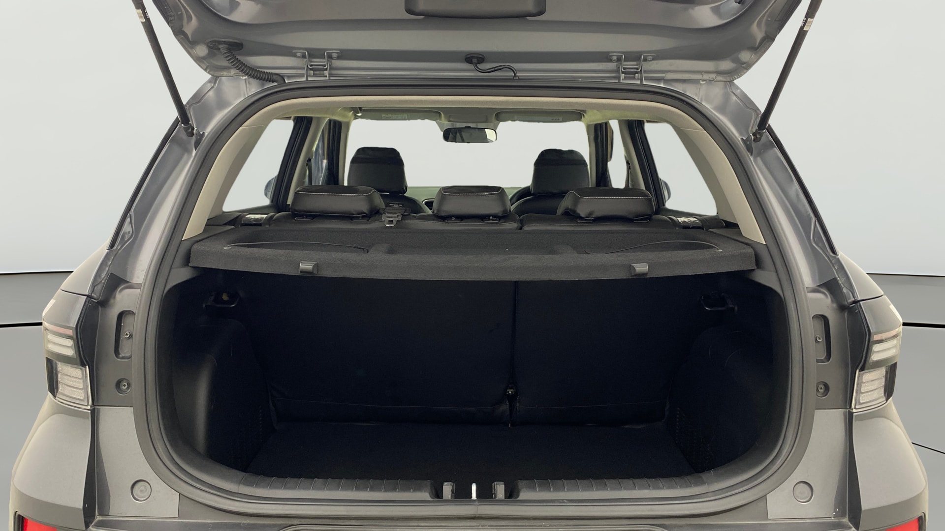 View 2023 Hyundai Venue S (O) 1.0 Turbo Petrol MT Image 38 Used 2023 Hyundai Venue S (O) 1.0 Turbo Petrol MT Image 38