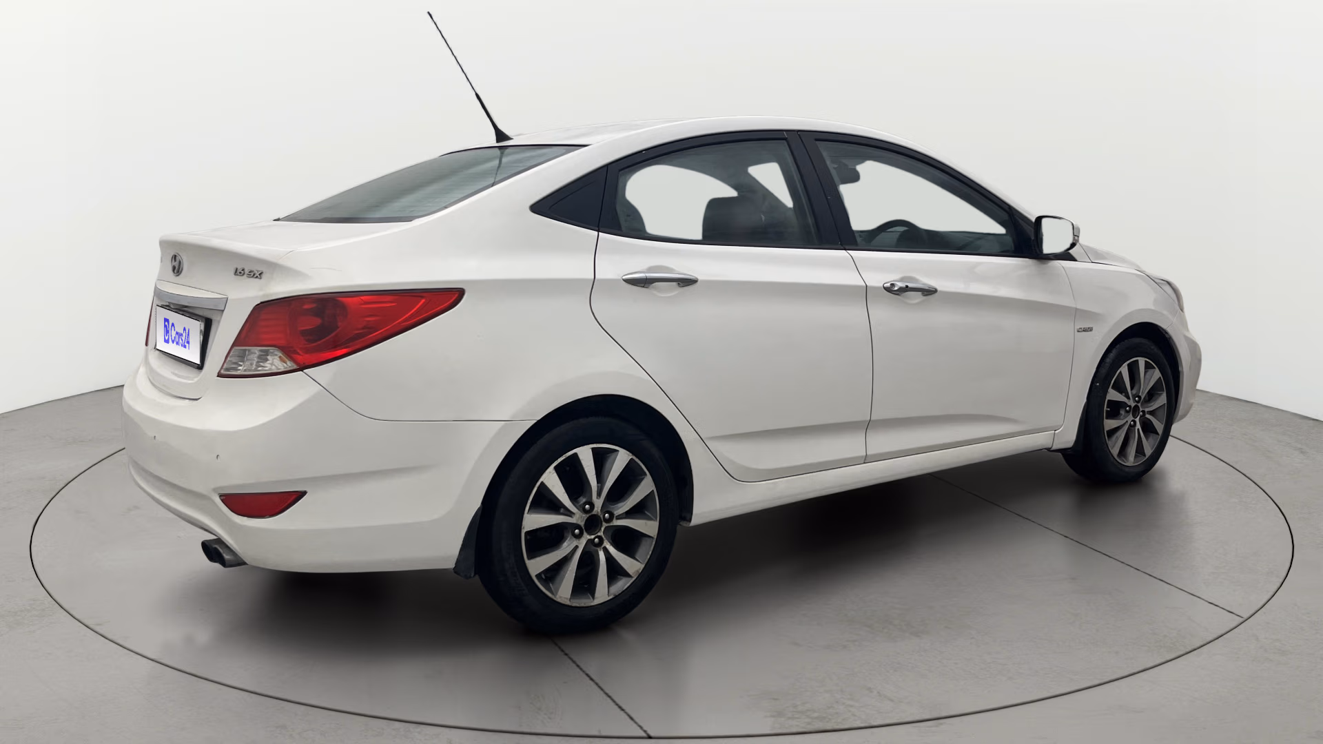 View 2014 Hyundai Fluidic Verna 1.6 CRDI SX AT Image 43 Used 2014 Hyundai Fluidic Verna 1.6 CRDI SX AT Image 43