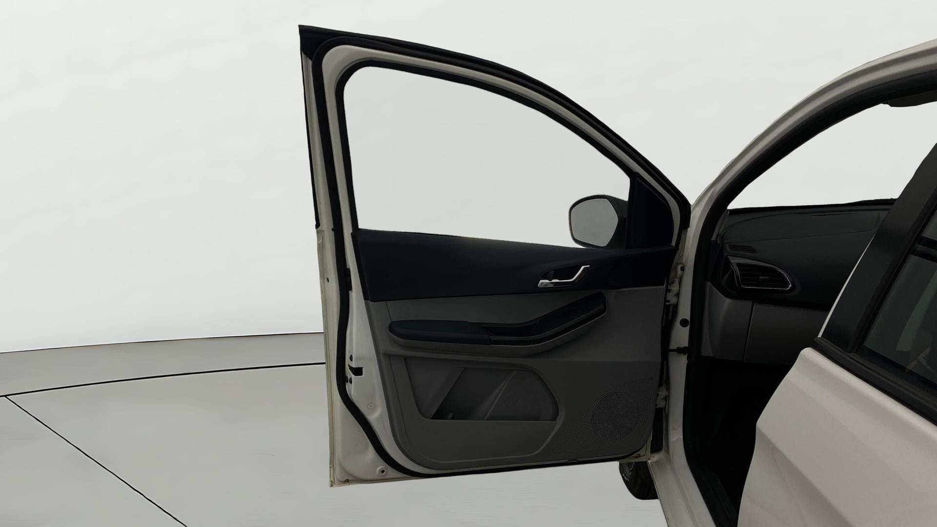 View 2021 Tata Tiago Revotorq XB Image 31 Used 2021 Tata Tiago Revotorq XB Image 31