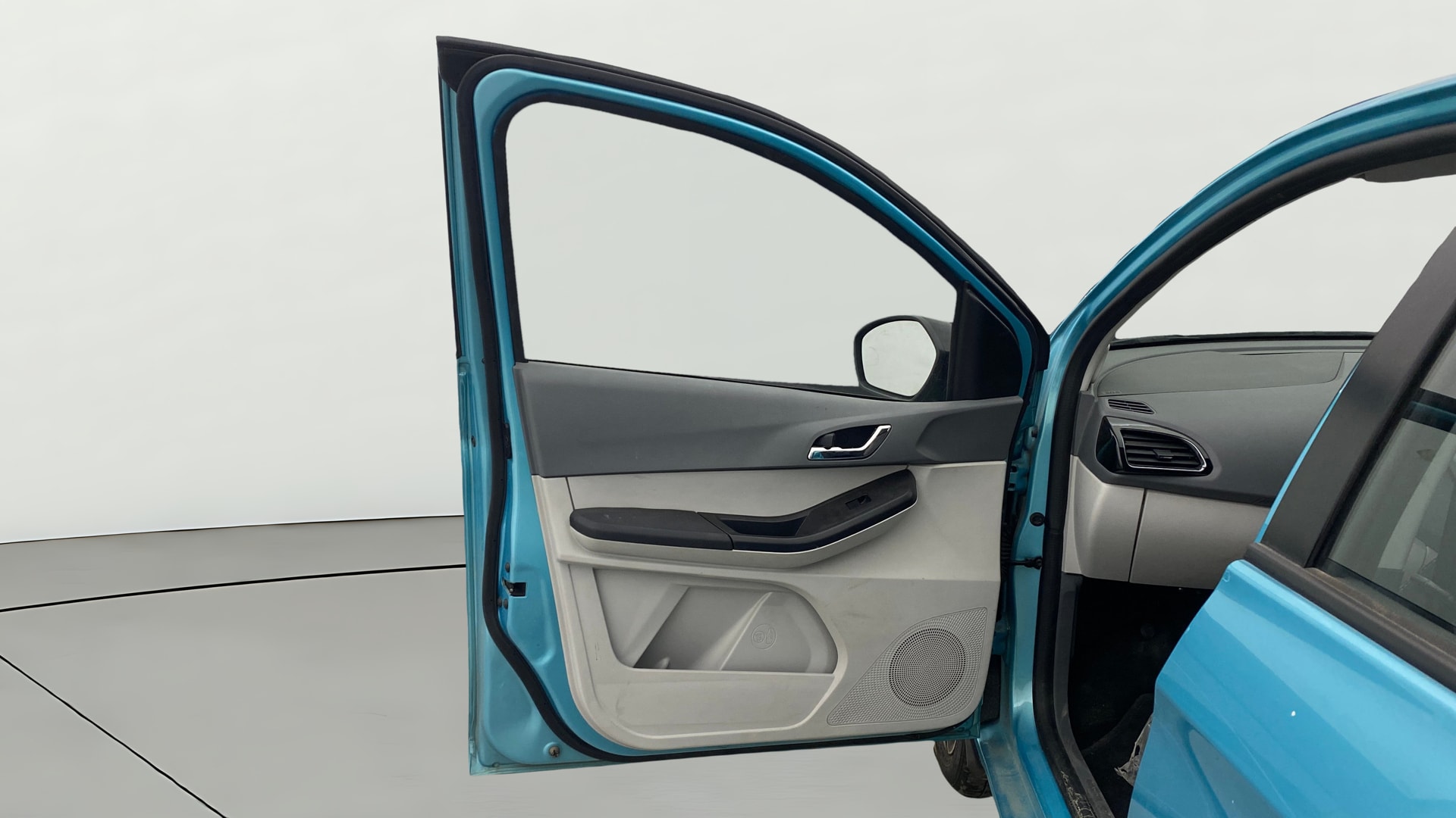 View 2025 Tata Tiago Revotorq XB Image 32 Used 2025 Tata Tiago Revotorq XB Image 32
