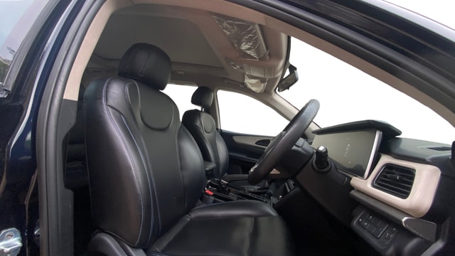 View Mahindra XUV700 Image 19 Used Mahindra XUV700 Image 19