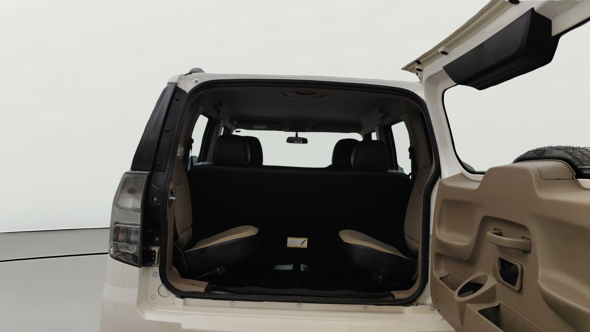 View 2020 Mahindra TUV300 T10 100HP Image 37 Used 2020 Mahindra TUV300 T10 100HP Image 37
