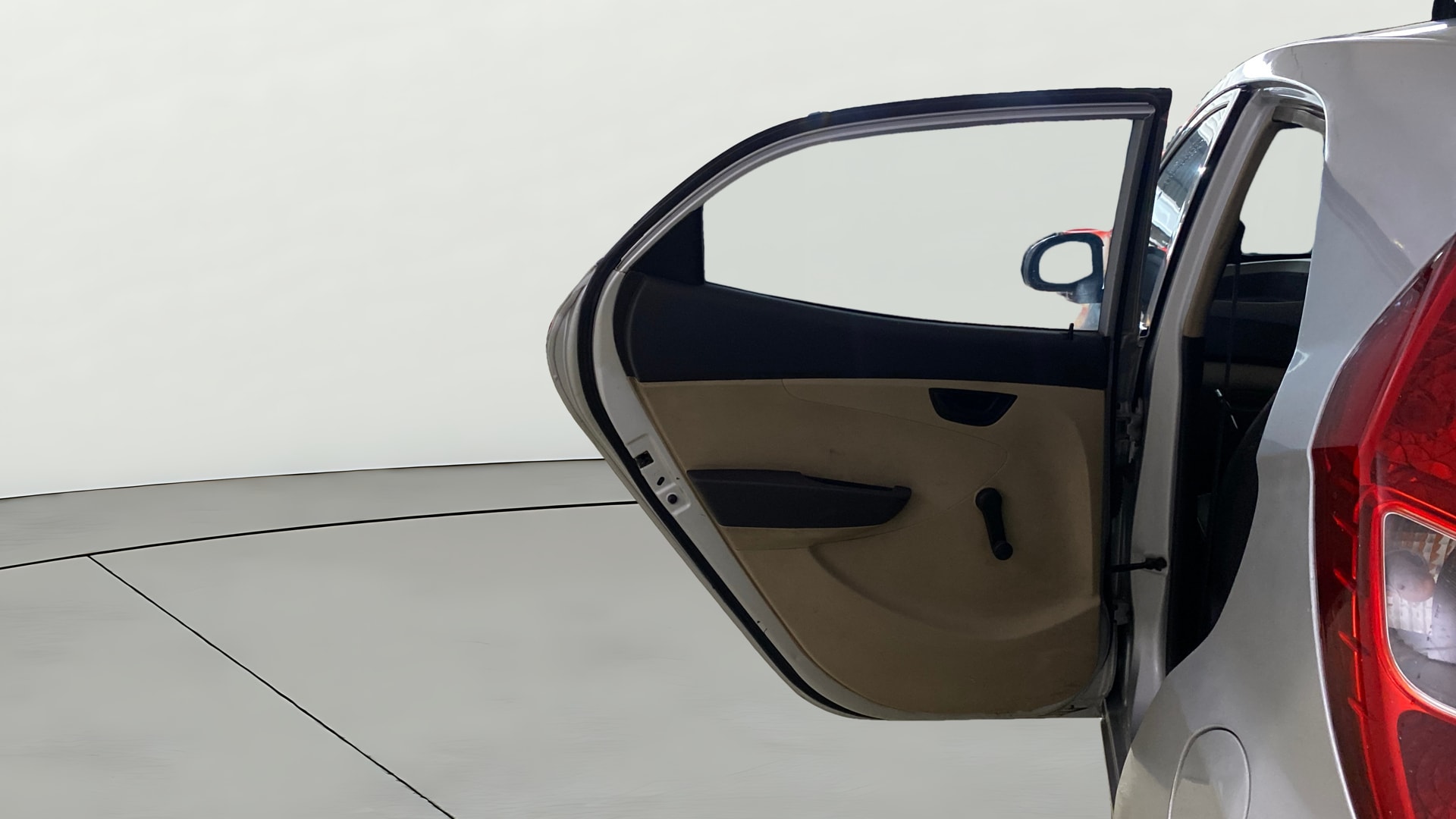 View 2014 Hyundai EON Magna Plus Image 22 Used 2014 Hyundai EON Magna Plus Image 22