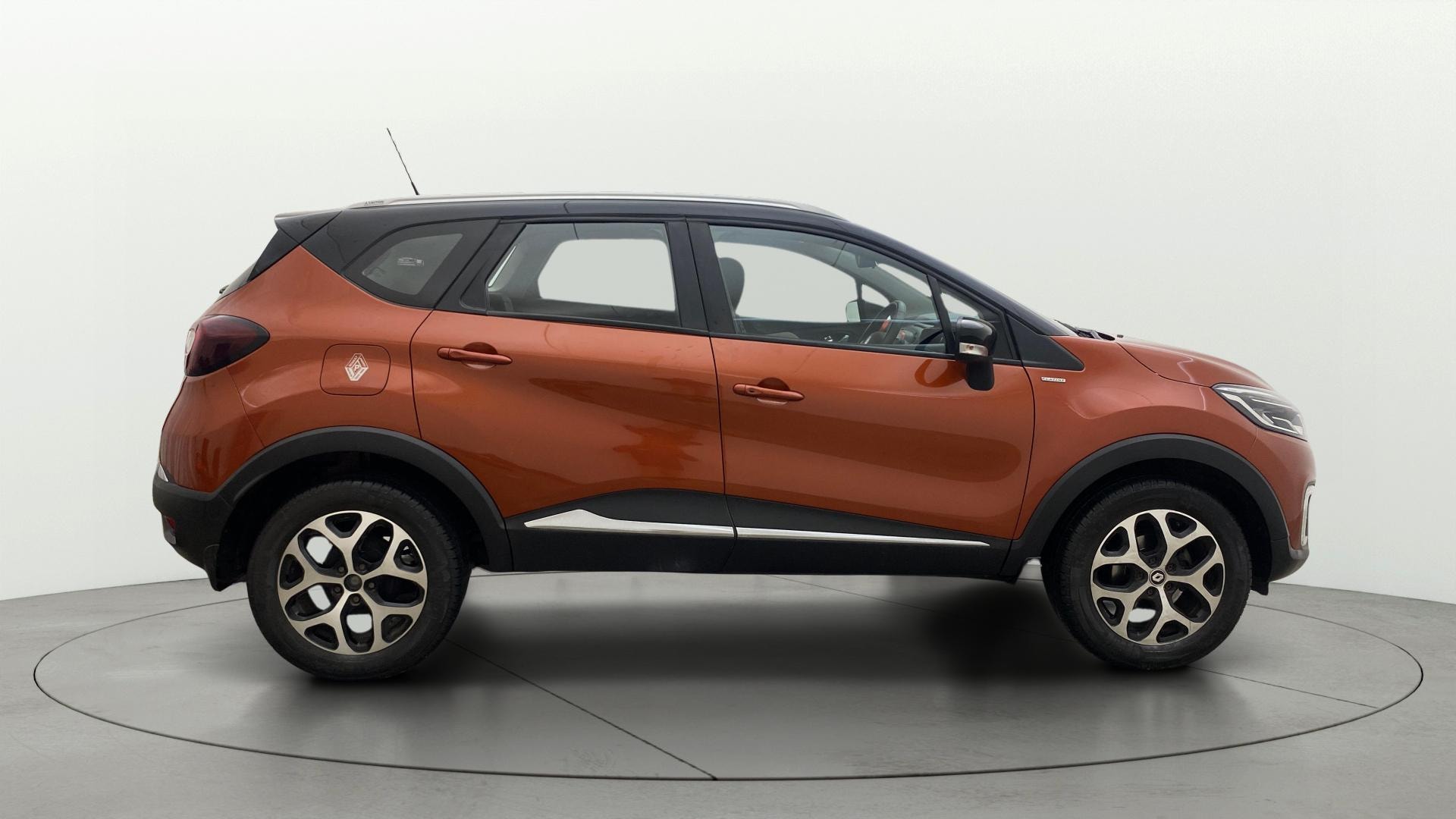 View 2020 Renault Captur Platine Petrol Dual Tone Image 8 Used 2020 Renault Captur Platine Petrol Dual Tone Image 8