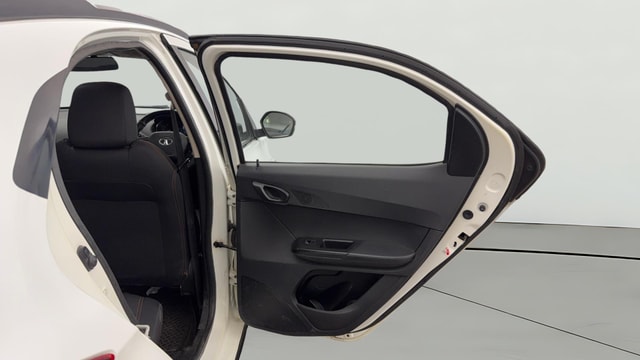 View Tata Tiago NRG Image 7 Used Tata Tiago NRG Image 7
