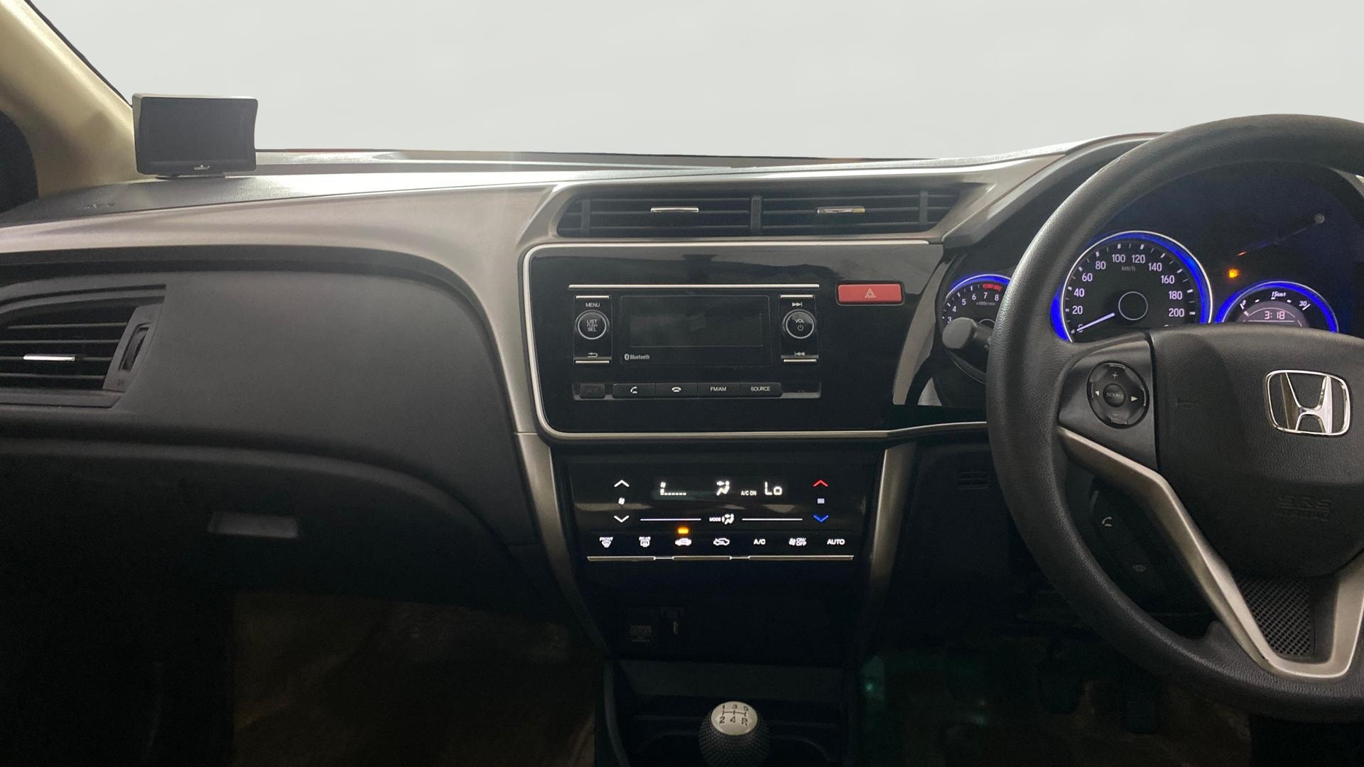 View 2015 Honda City ZX MT Diesel Anniversary Edition Image 18 Used 2015 Honda City ZX MT Diesel Anniversary Edition Image 18