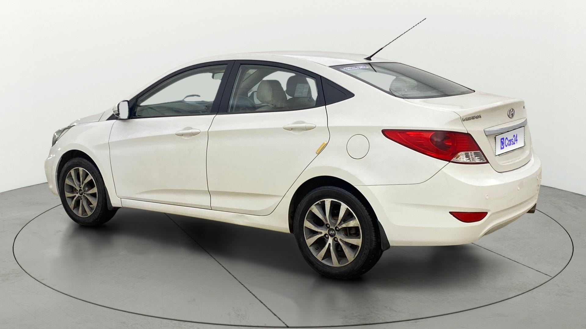 View 2014 Hyundai Fluidic Verna 1.6 VTVT SX Image 2 Used 2014 Hyundai Fluidic Verna 1.6 VTVT SX Image 2