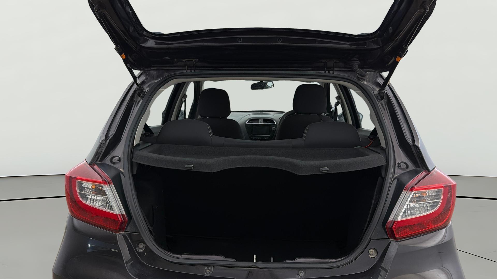 View 2022 Tata Tiago Revotorq XB Image 37 Used 2022 Tata Tiago Revotorq XB Image 37