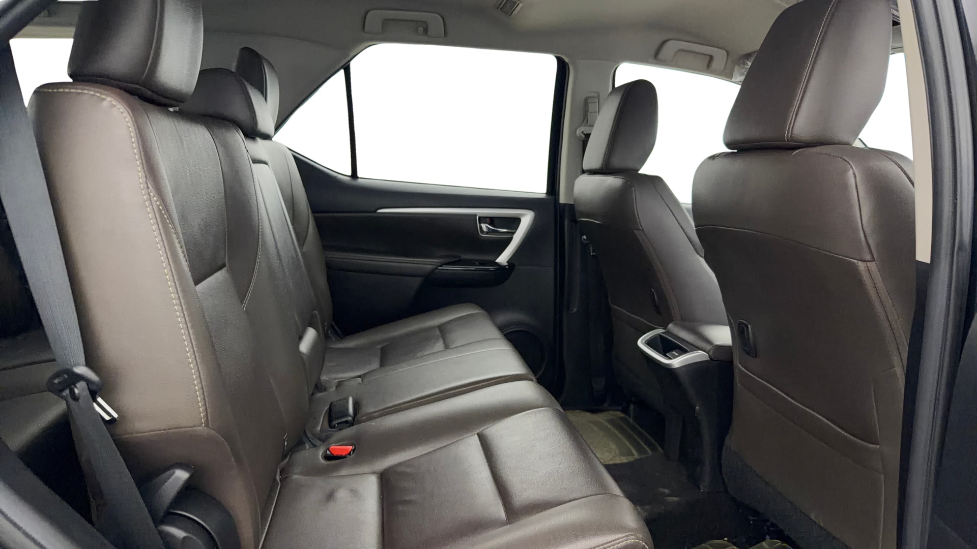 View 2019 Toyota Fortuner 2.7 4X2 AT Image 37 Used 2019 Toyota Fortuner 2.7 4X2 AT Image 37