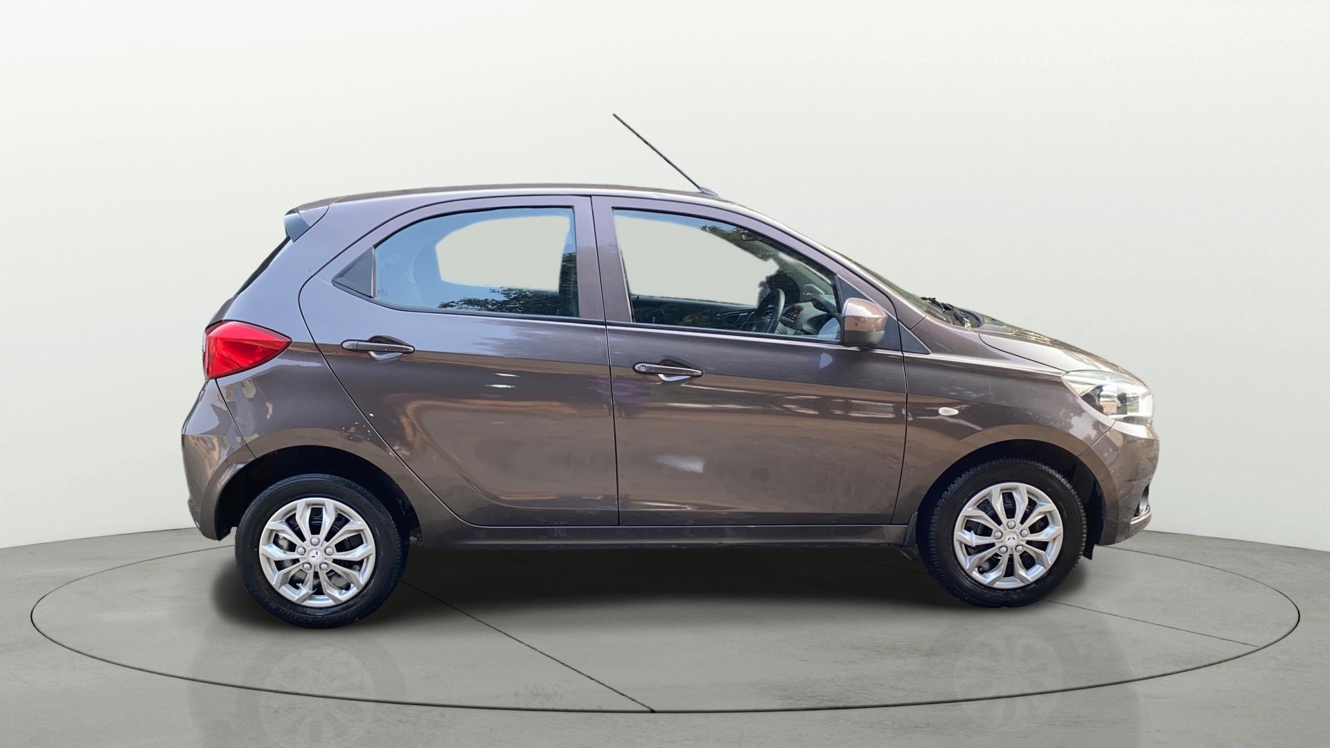 View 2018 Tata Tiago Revotorq XB Image 8 Used 2018 Tata Tiago Revotorq XB Image 8