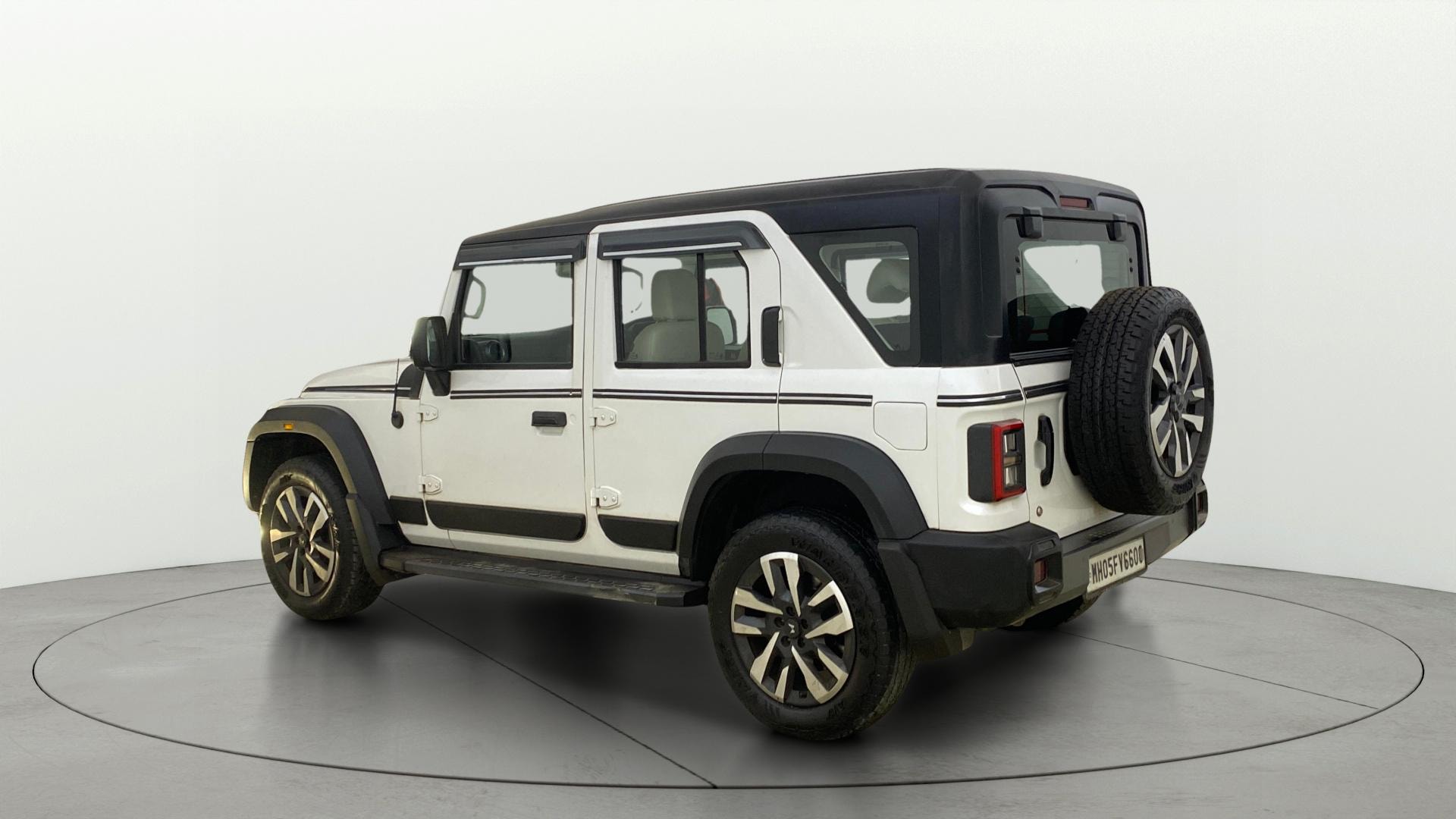 View 2025 Mahindra Thar Roxx AX7L Diesel 2WD AT Image 2 Used 2025 Mahindra Thar Roxx AX7L Diesel 2WD AT Image 2