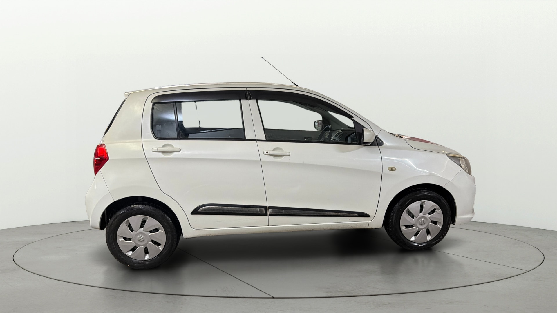 View 2018 Maruti Suzuki 1000 Base Variant Image 8 Used 2018 Maruti Suzuki 1000 Base Variant Image 8