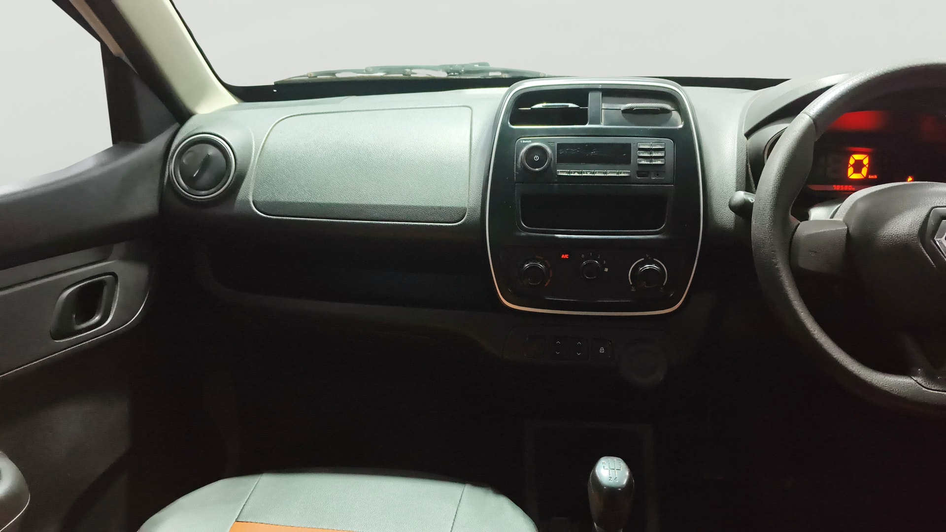 View 2019 Renault Kwid RXL Image 17 Used 2019 Renault Kwid RXL Image 17