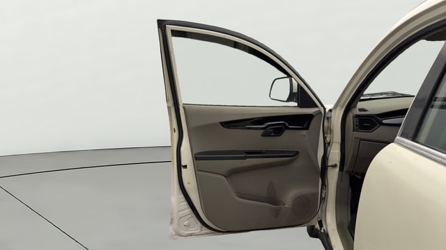 View Mahindra KUV100 Image 30 Used Mahindra KUV100 Image 30