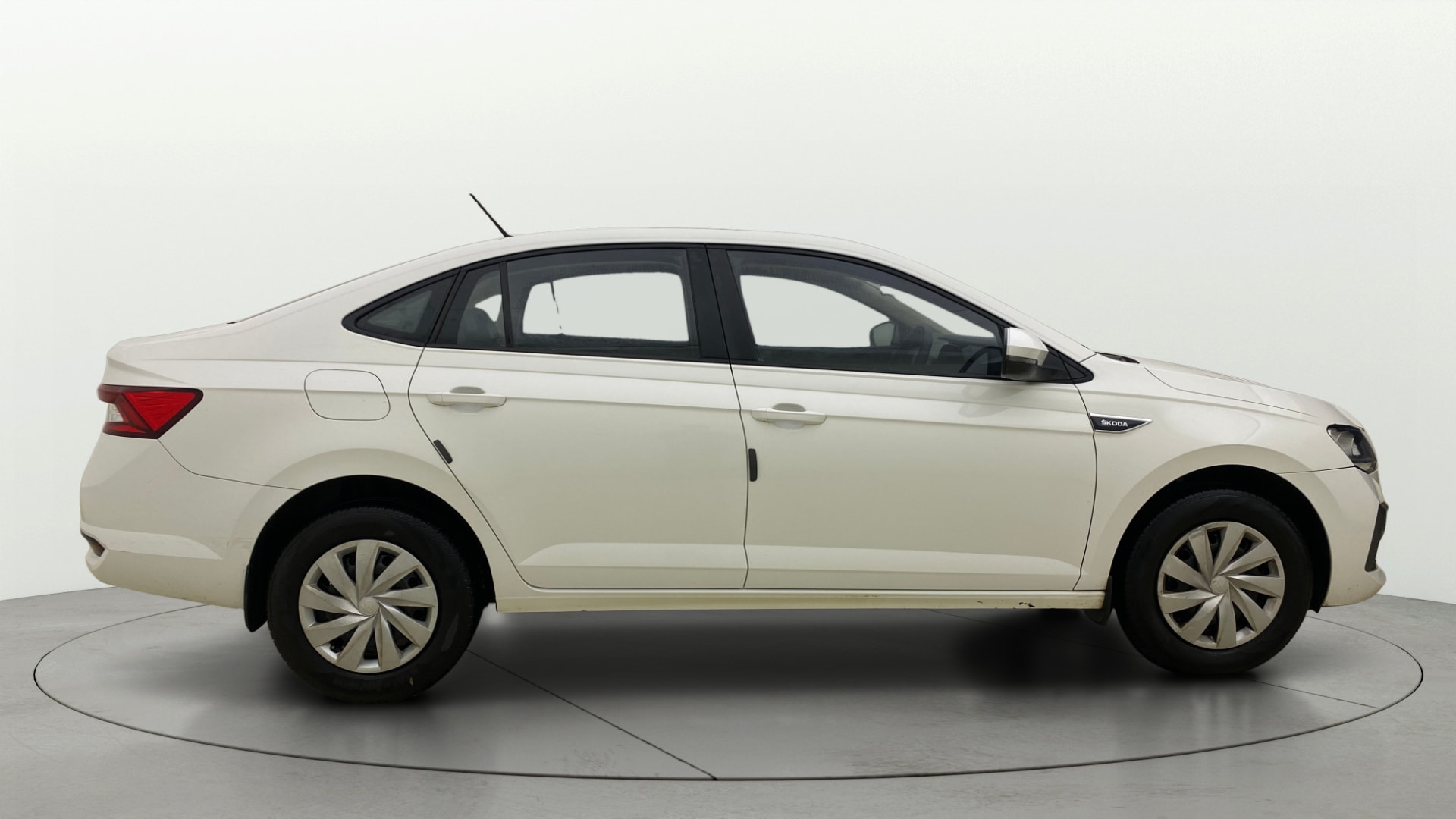 View 2025 Skoda Slavia Active 1.0 TSI MT Image 8 Used 2025 Skoda Slavia Active 1.0 TSI MT Image 8