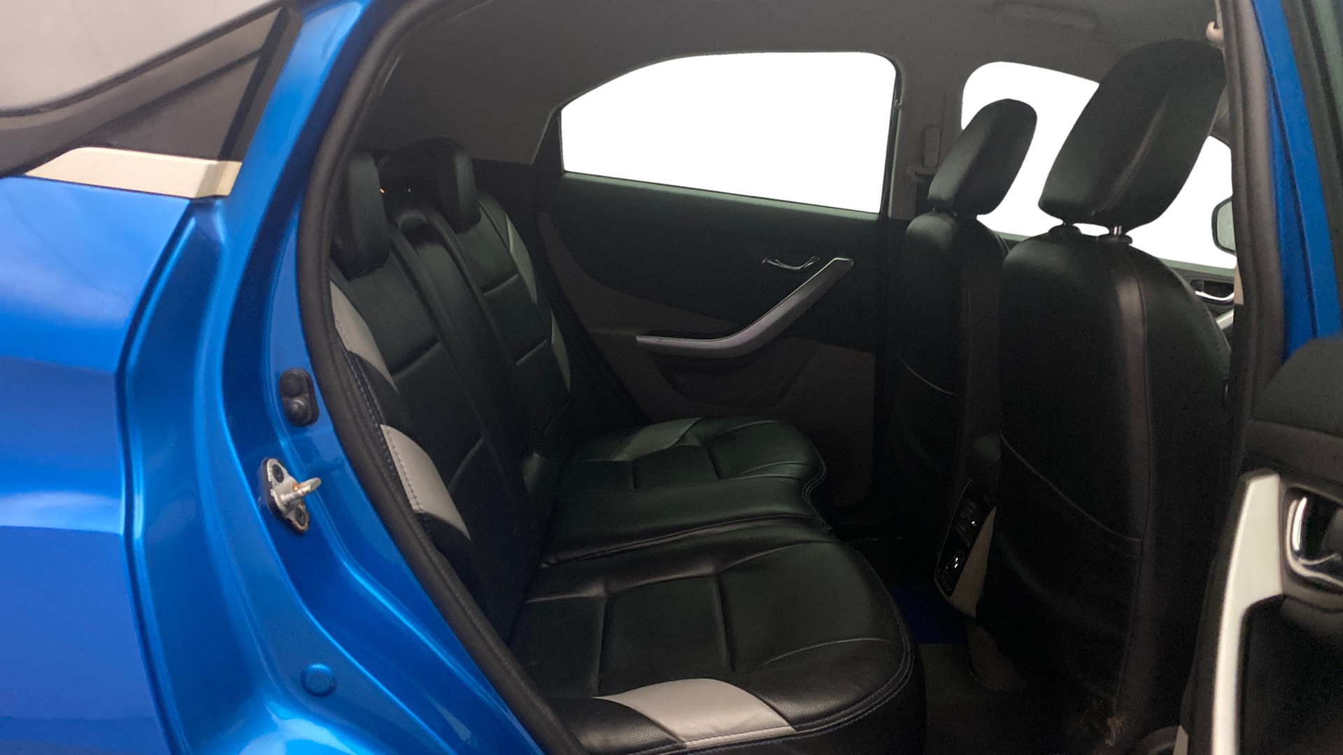 View 2018 Tata Nexon Revotron XE Image 29 Used 2018 Tata Nexon Revotron XE Image 29