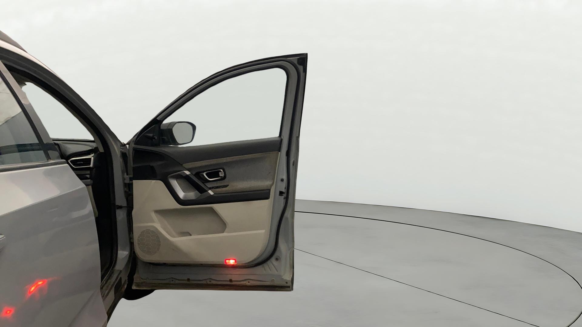 View 2024 Tata Safari Pure (O) Image 49 Used 2024 Tata Safari Pure (O) Image 49