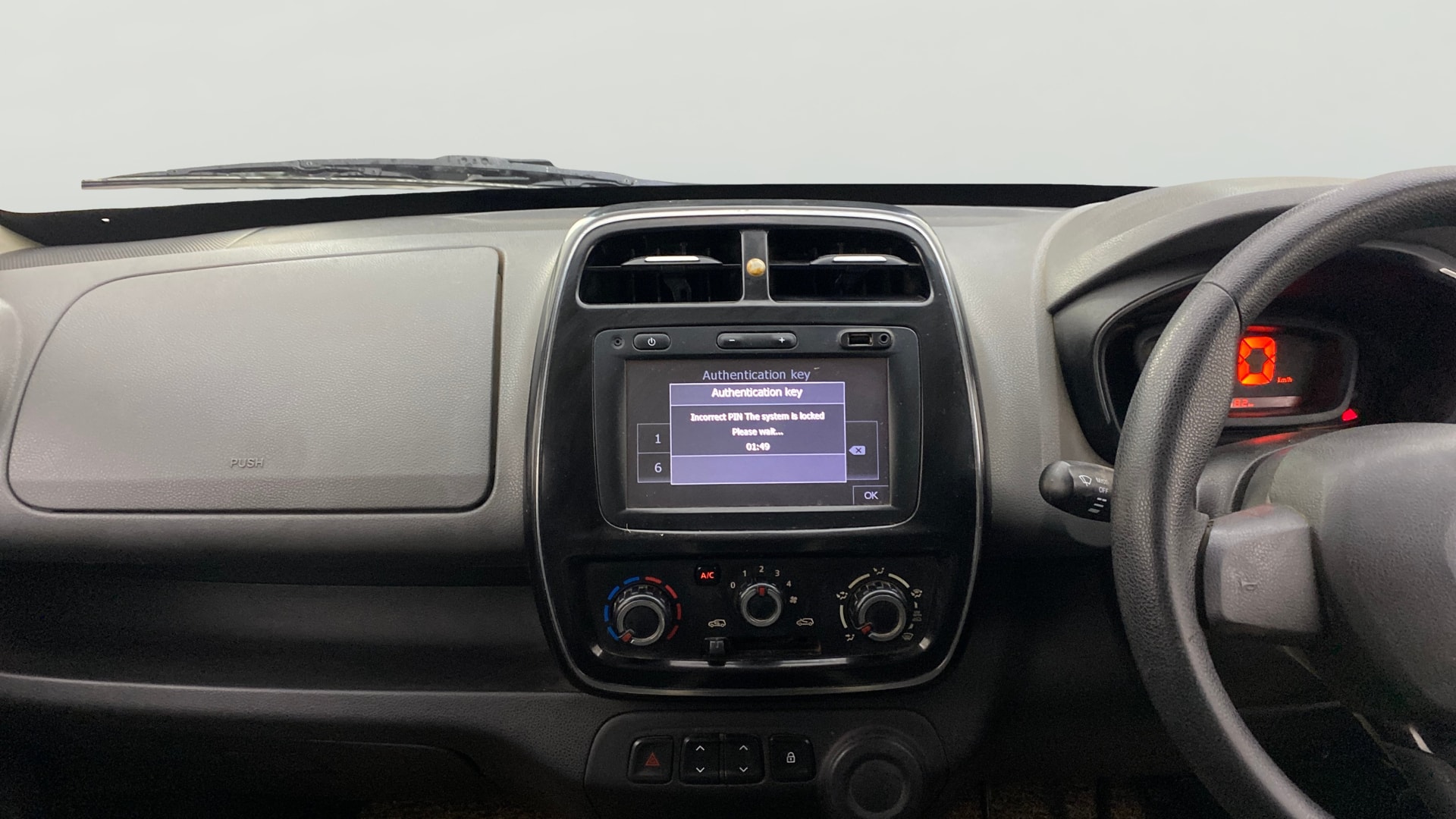 View 2017 Renault Kwid RXT 1.0 Image 17 Used 2017 Renault Kwid RXT 1.0 Image 17
