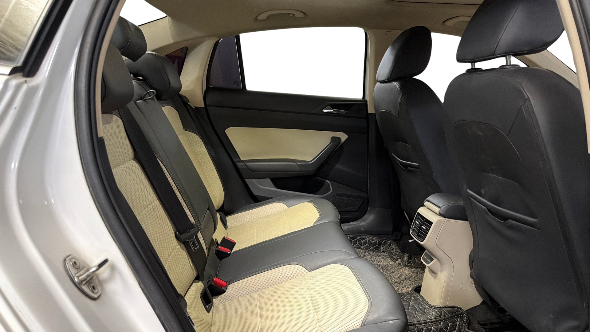 View 2022 Skoda Slavia Style 1.5 TSI DSG Image 31 Used 2022 Skoda Slavia Style 1.5 TSI DSG Image 31