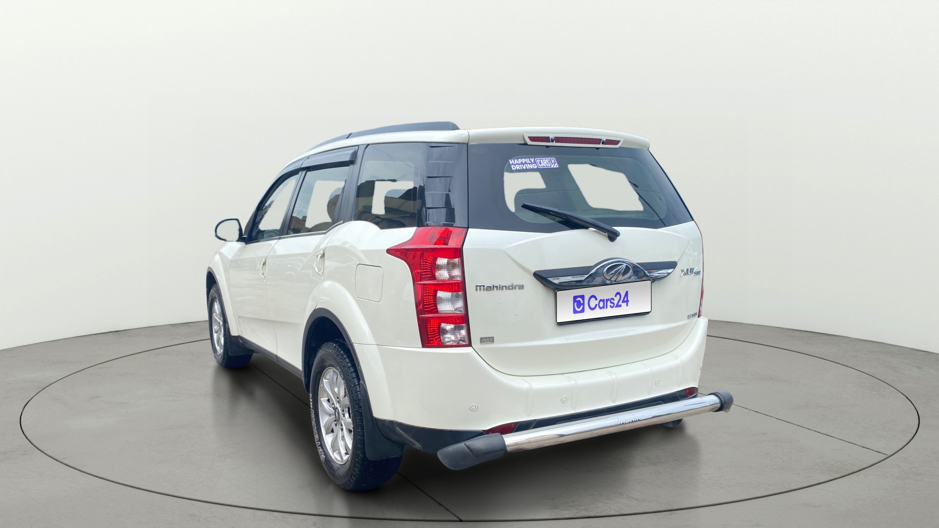 View 2015 Mahindra XUV500 W10 FWD Image 2 Used 2015 Mahindra XUV500 W10 FWD Image 2