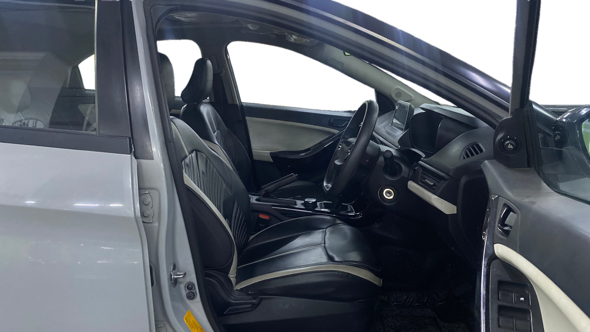 View 2023 Tata Nexon Revotron XE Image 17 Used 2023 Tata Nexon Revotron XE Image 17
