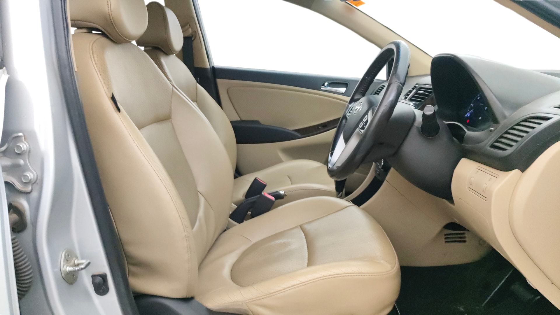 View 2014 Hyundai Fluidic Verna 1.6 CRDI SX (O) AT Image 26 Used 2014 Hyundai Fluidic Verna 1.6 CRDI SX (O) AT Image 26