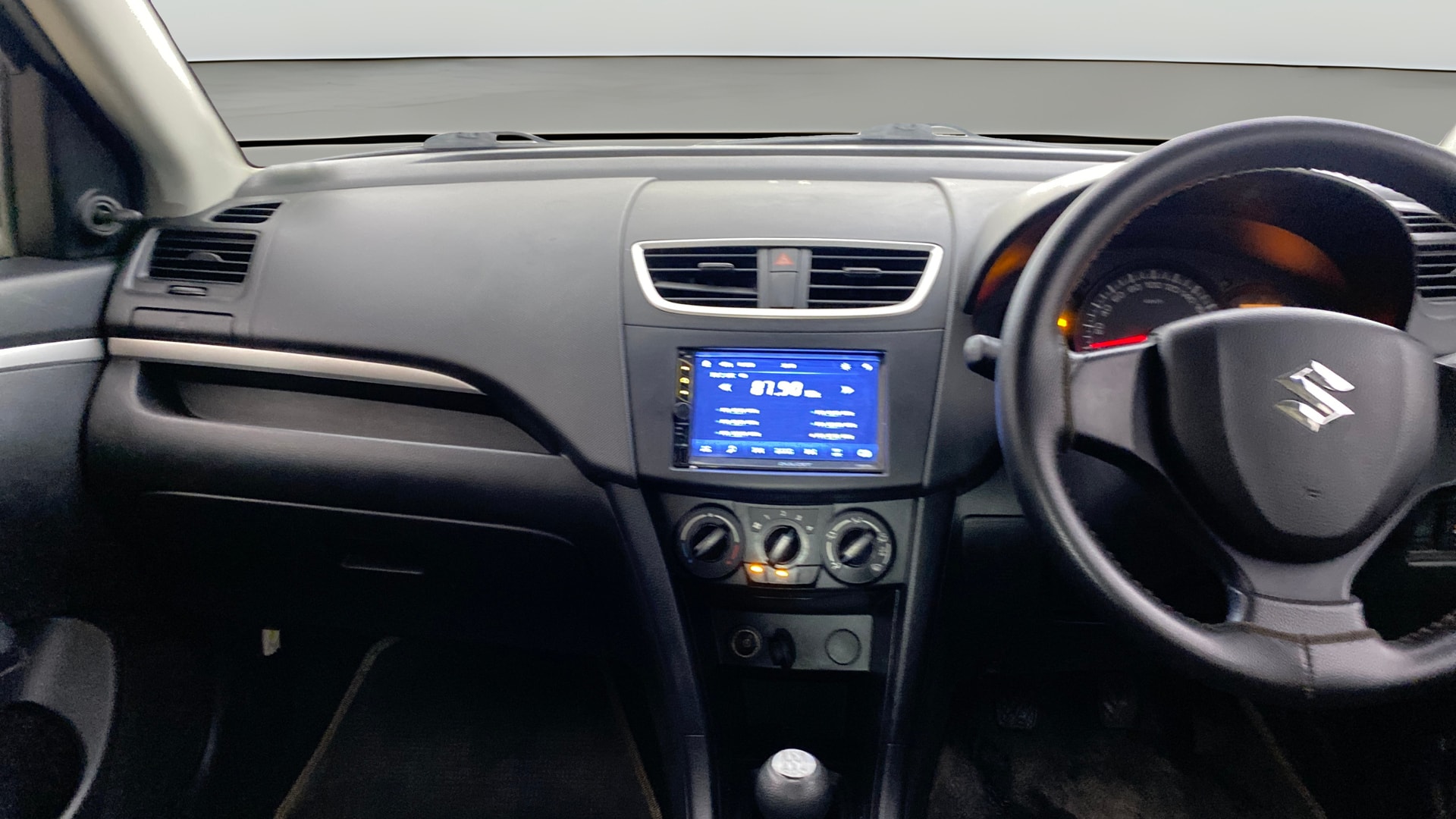 View 2016 Maruti Suzuki 1000 Base Variant Image 17 Used 2016 Maruti Suzuki 1000 Base Variant Image 17