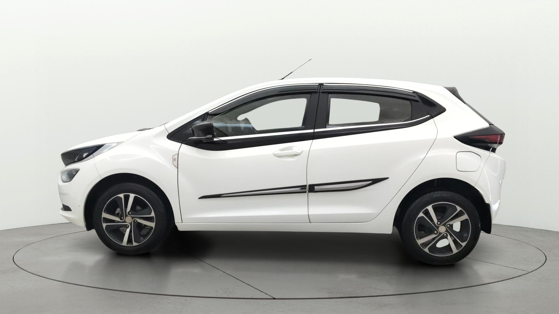 View 2023 Tata Altroz XZ Plus Petrol Image 6 Used 2023 Tata Altroz XZ Plus Petrol Image 6