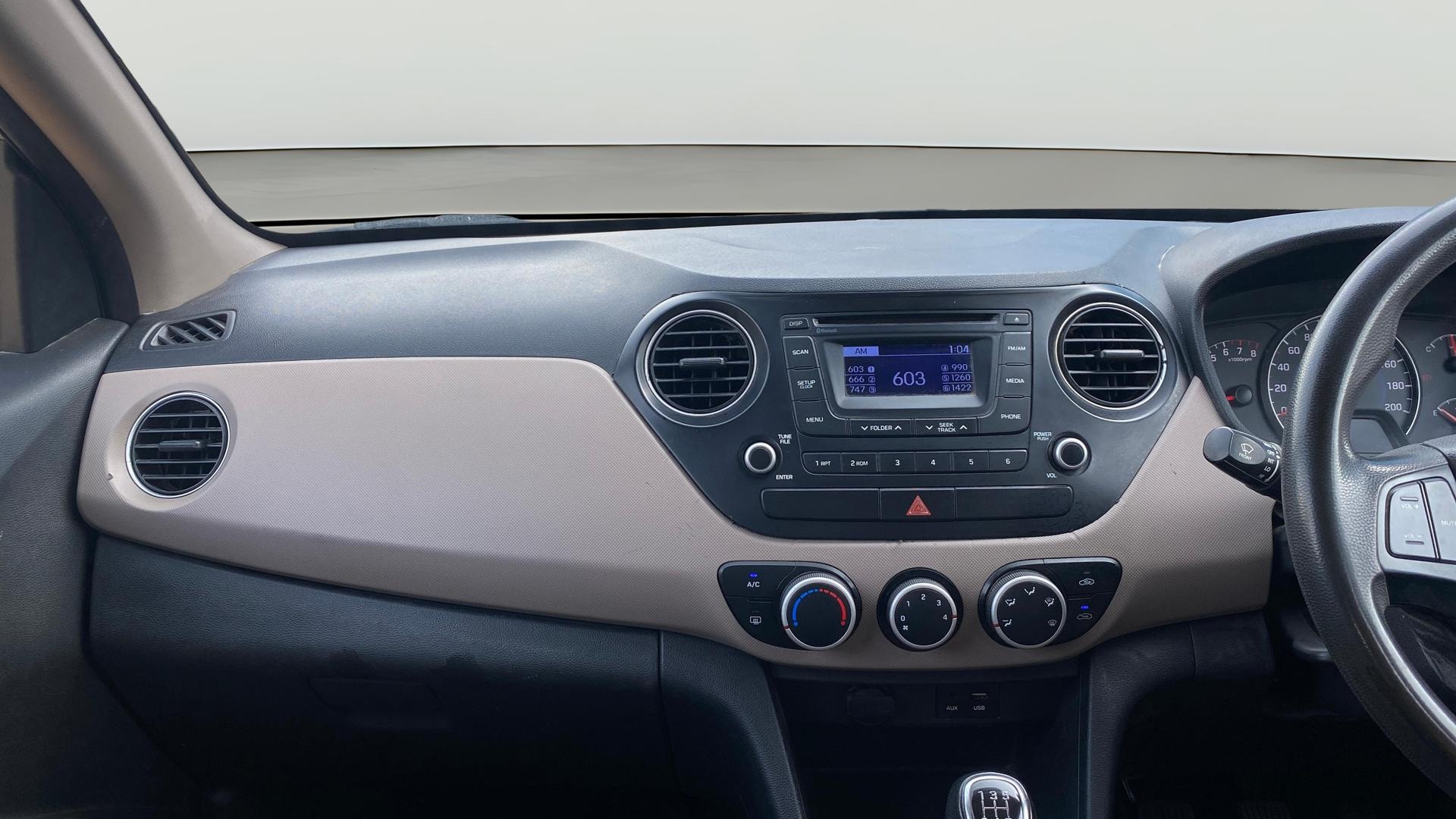 View 2015 Hyundai Grand i10 Sportz 1.2 Kappa Image 17 Used 2015 Hyundai Grand i10 Sportz 1.2 Kappa Image 17