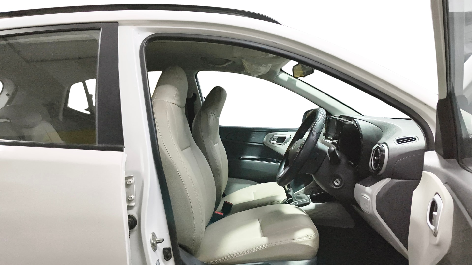 View 2023 Hyundai Grand i10 Nios Sportz Petrol AMT Image 27 Used 2023 Hyundai Grand i10 Nios Sportz Petrol AMT Image 27