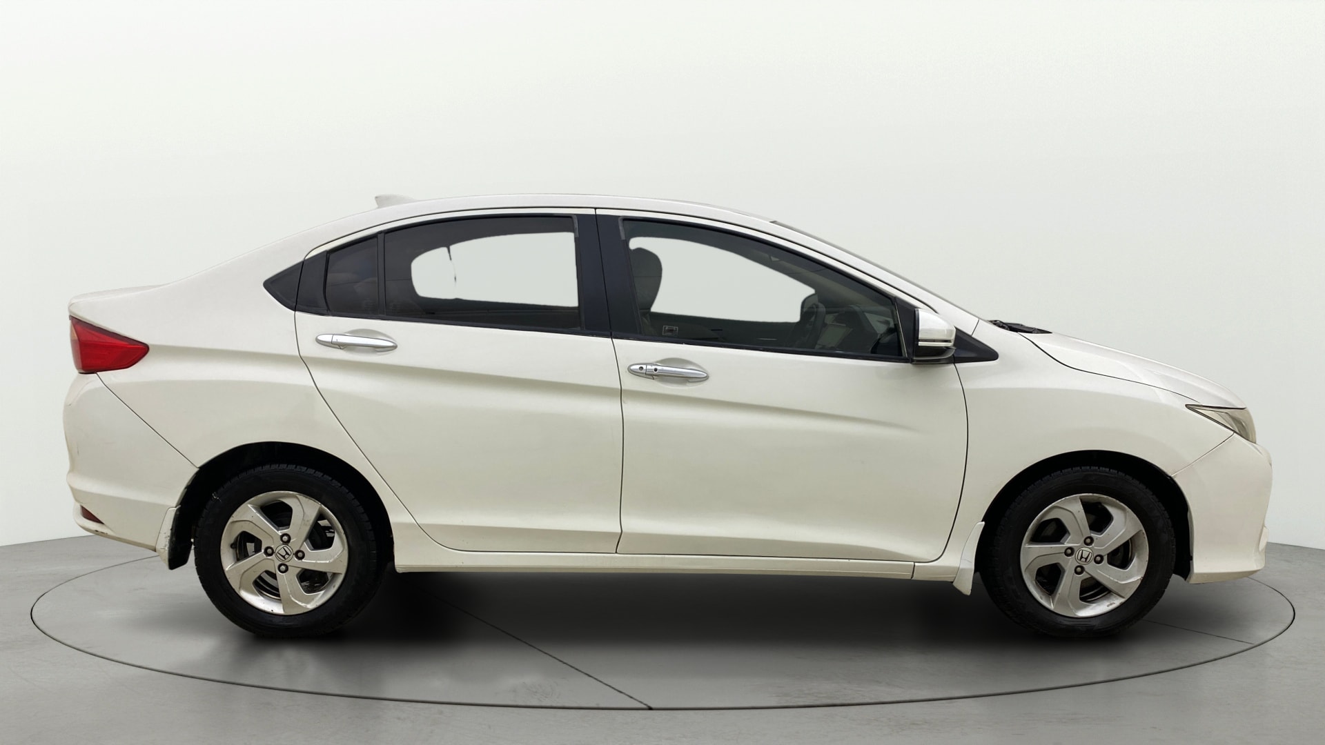 View 2015 Honda City ZX MT Diesel Anniversary Edition Image 27 Used 2015 Honda City ZX MT Diesel Anniversary Edition Image 27