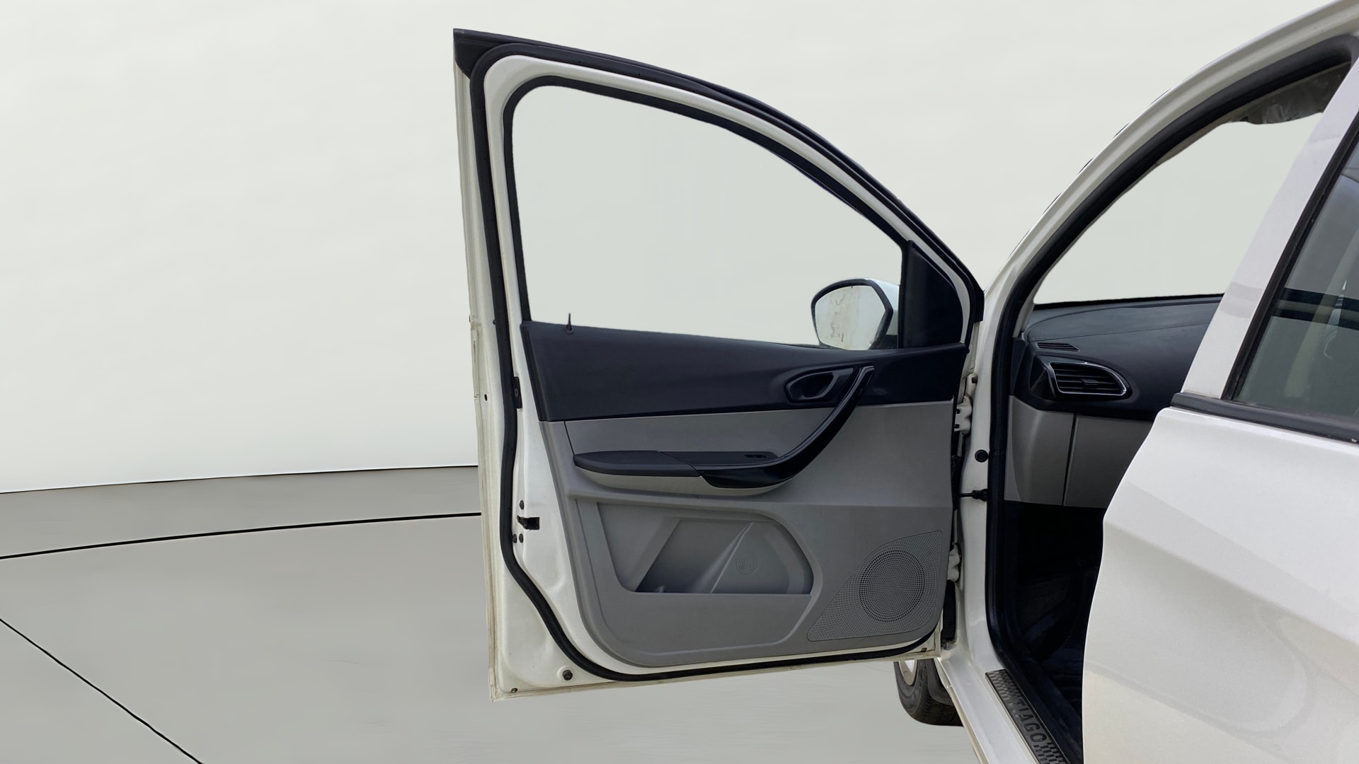 View 2020 Tata Tiago Revotorq XB Image 30 Used 2020 Tata Tiago Revotorq XB Image 30