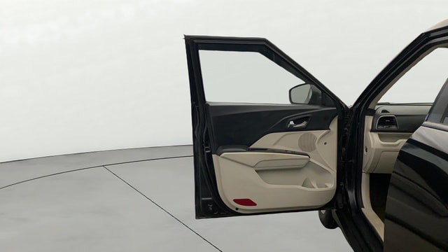 View Mahindra XUV300 Image 33 Used Mahindra XUV300 Image 33