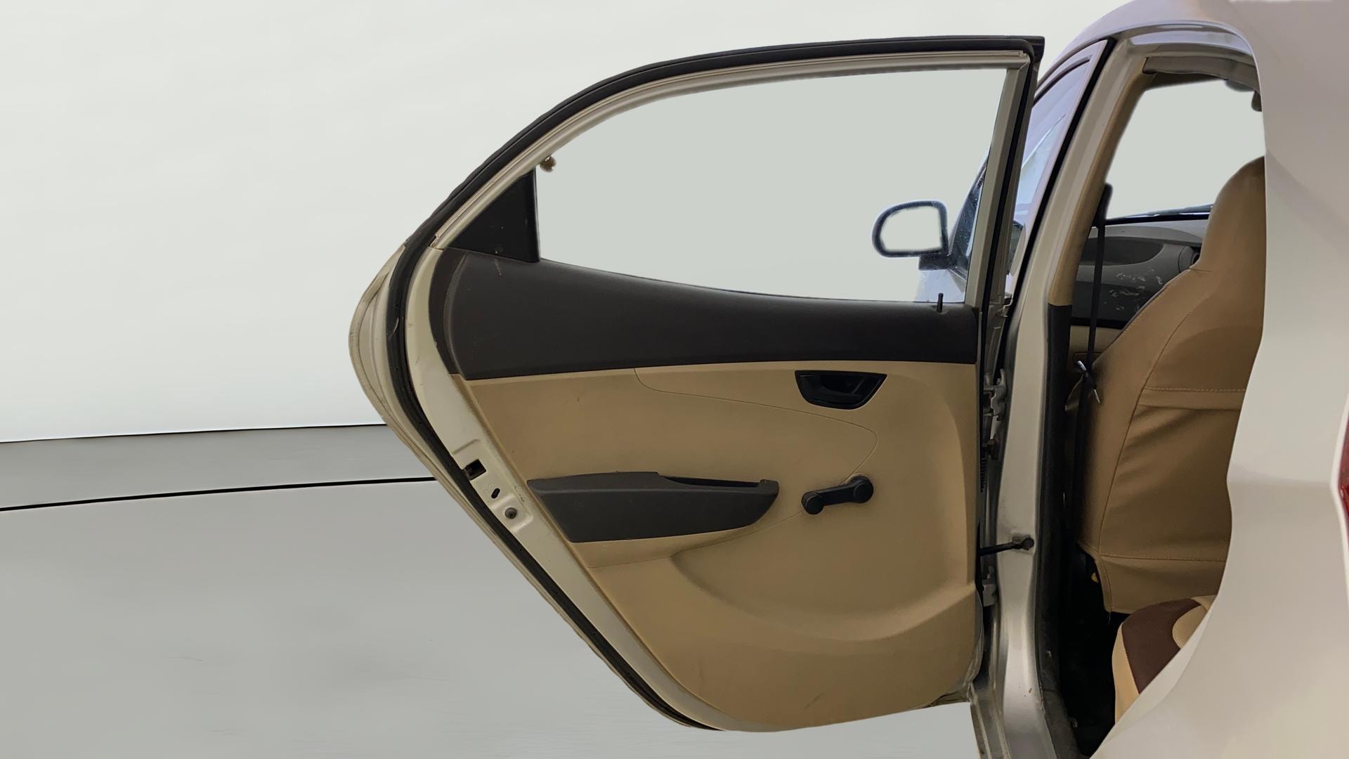 View 2015 Hyundai EON Magna Plus Image 14 Used 2015 Hyundai EON Magna Plus Image 14