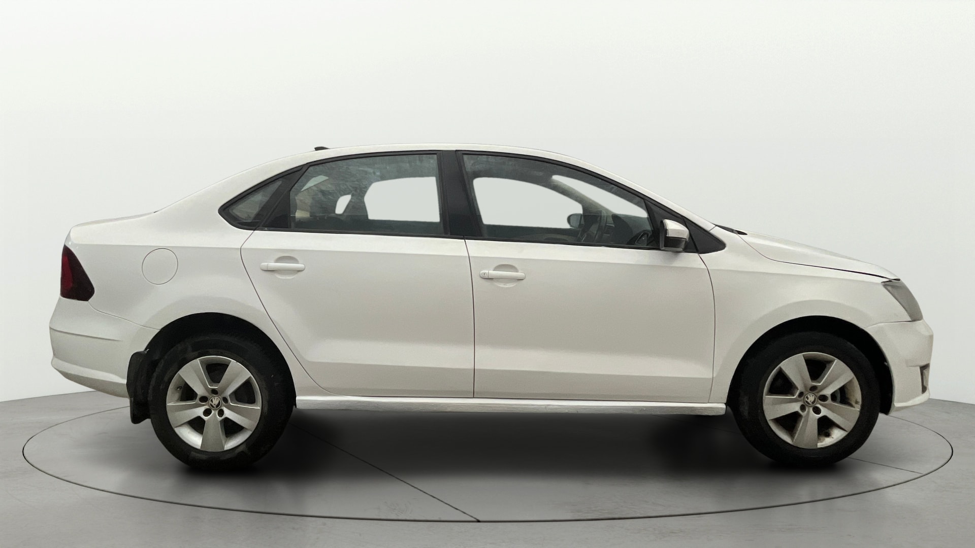 View 2018 Skoda Rapid 1.6 MPI Ambition Petrol BS IV Image 8 Used 2018 Skoda Rapid 1.6 MPI Ambition Petrol BS IV Image 8