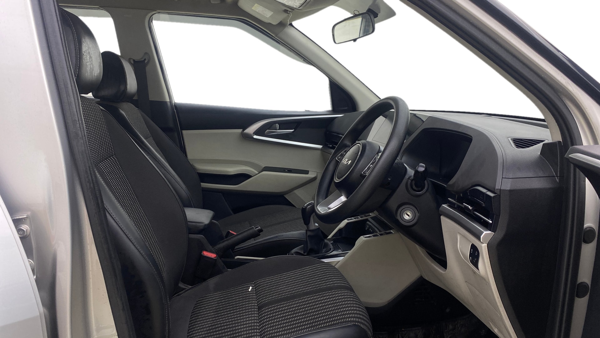 View 2023 Kia Carens Prestige 1.5 Petrol 7 STR Image 27 Used 2023 Kia Carens Prestige 1.5 Petrol 7 STR Image 27