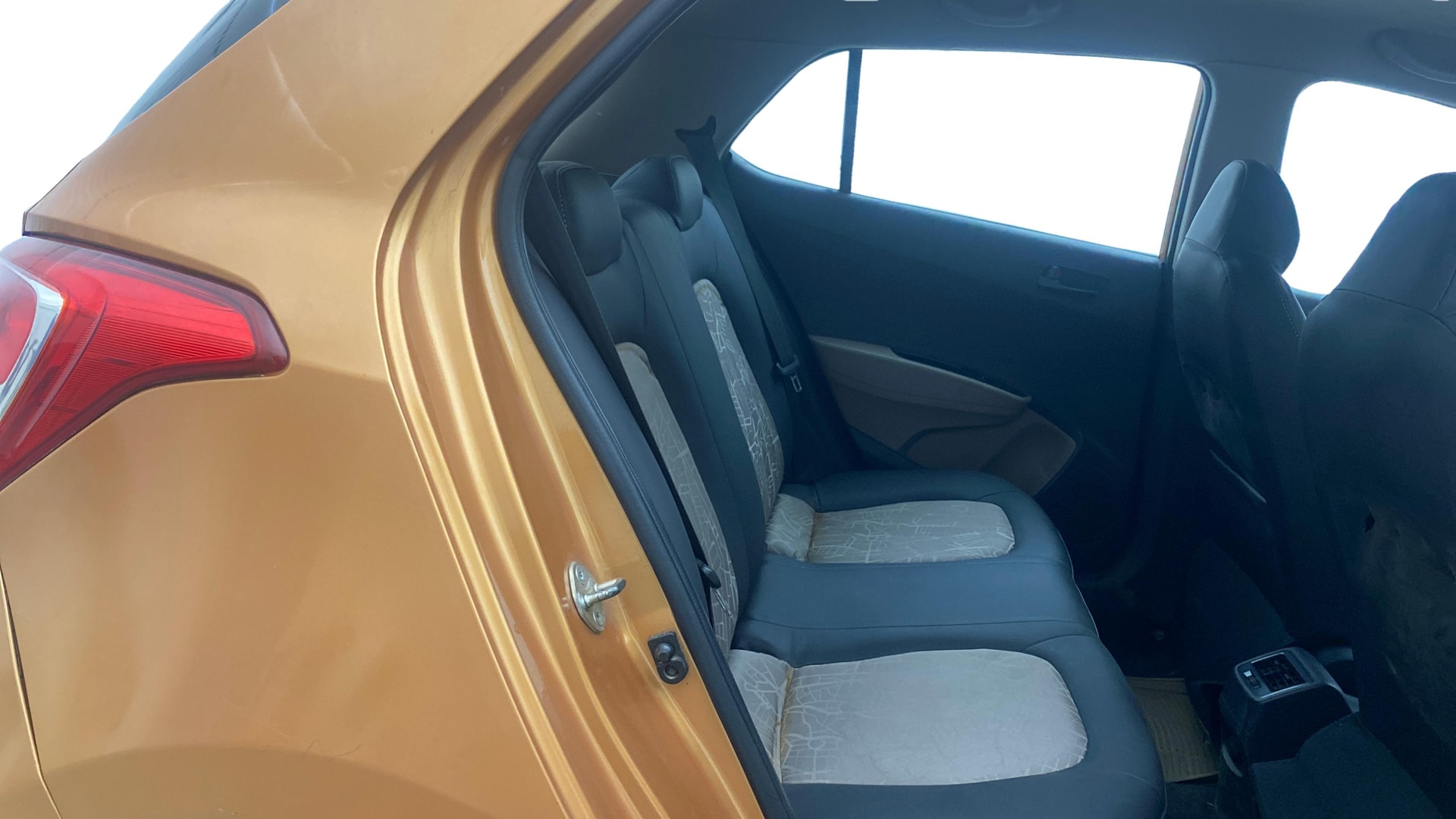 View 2014 Hyundai Grand i10 1.1 Magna Diesel Image 34 Used 2014 Hyundai Grand i10 1.1 Magna Diesel Image 34