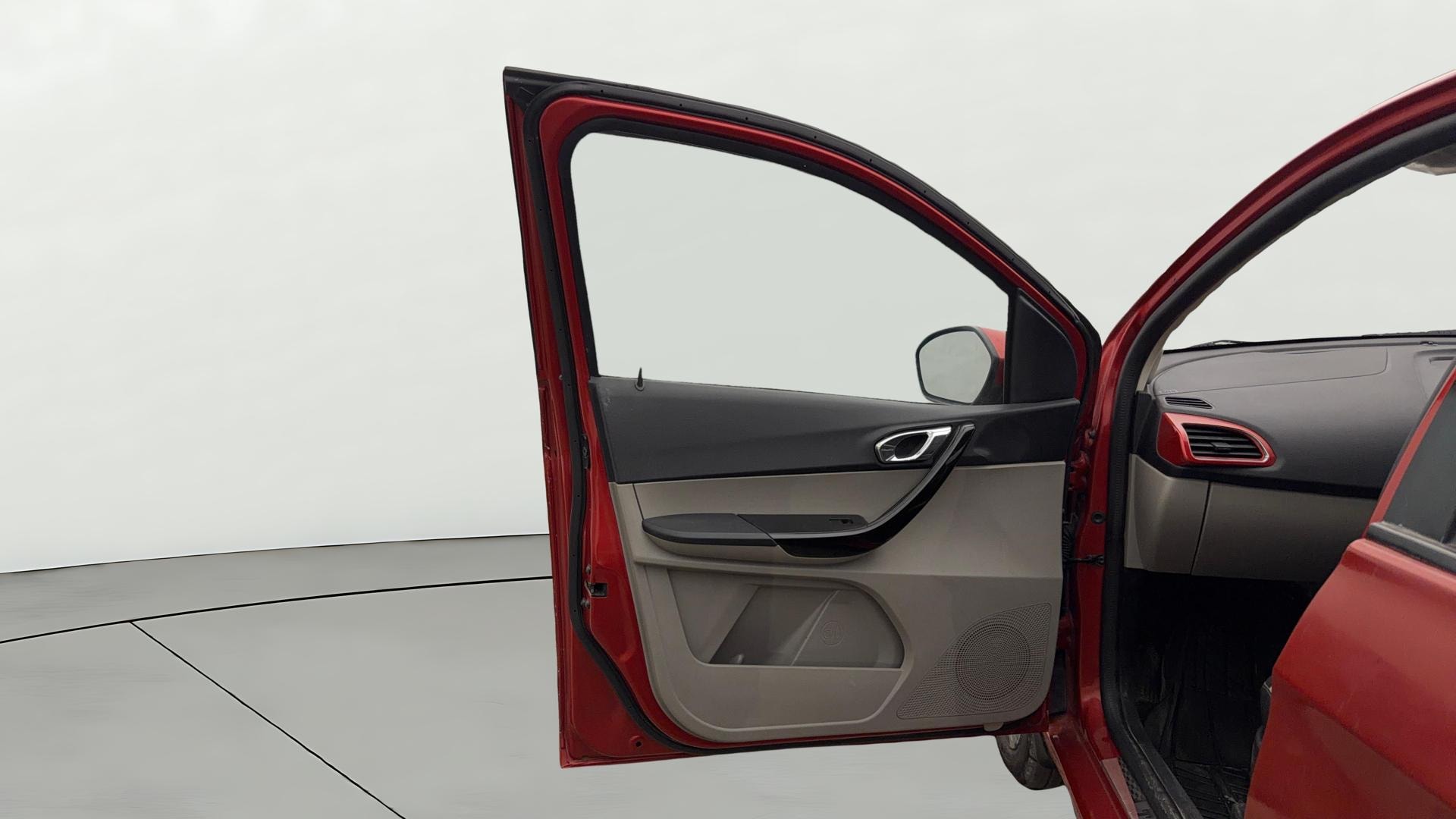 View 2019 Tata Tiago Revotorq XB Image 30 Used 2019 Tata Tiago Revotorq XB Image 30